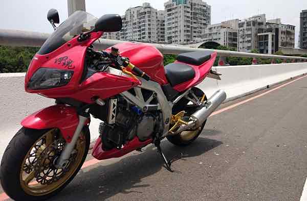 自售紅色SUZUKI SV1000S(2004)