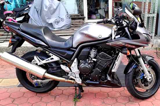 YAMAHA FZS-1000