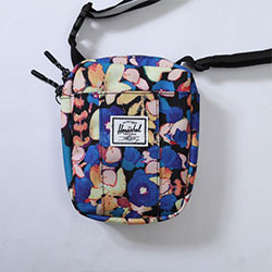 Herschel Supply Co Cruz Bag花卉 側背包