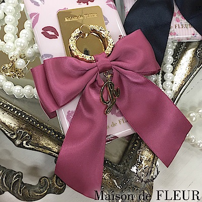 Maison de FLEUR 蝴蝶結字母吊飾手機指環