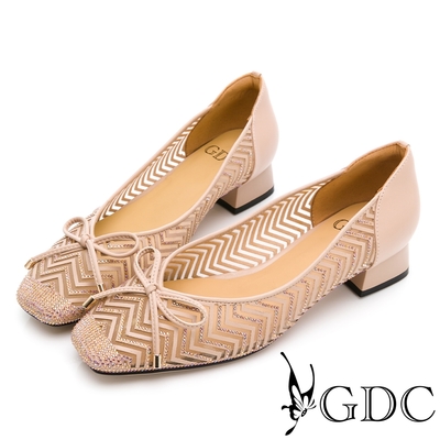 GDC-華麗舞伶簍空水鑽幾何蝴蝶結方頭低跟包鞋-卡其色