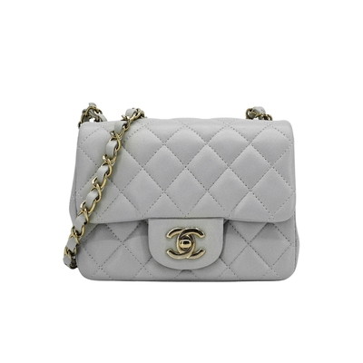 CHANEL 香奈兒 Coco 淡金logo羊皮方胖斜背包-17cm(A35200-冰川灰)