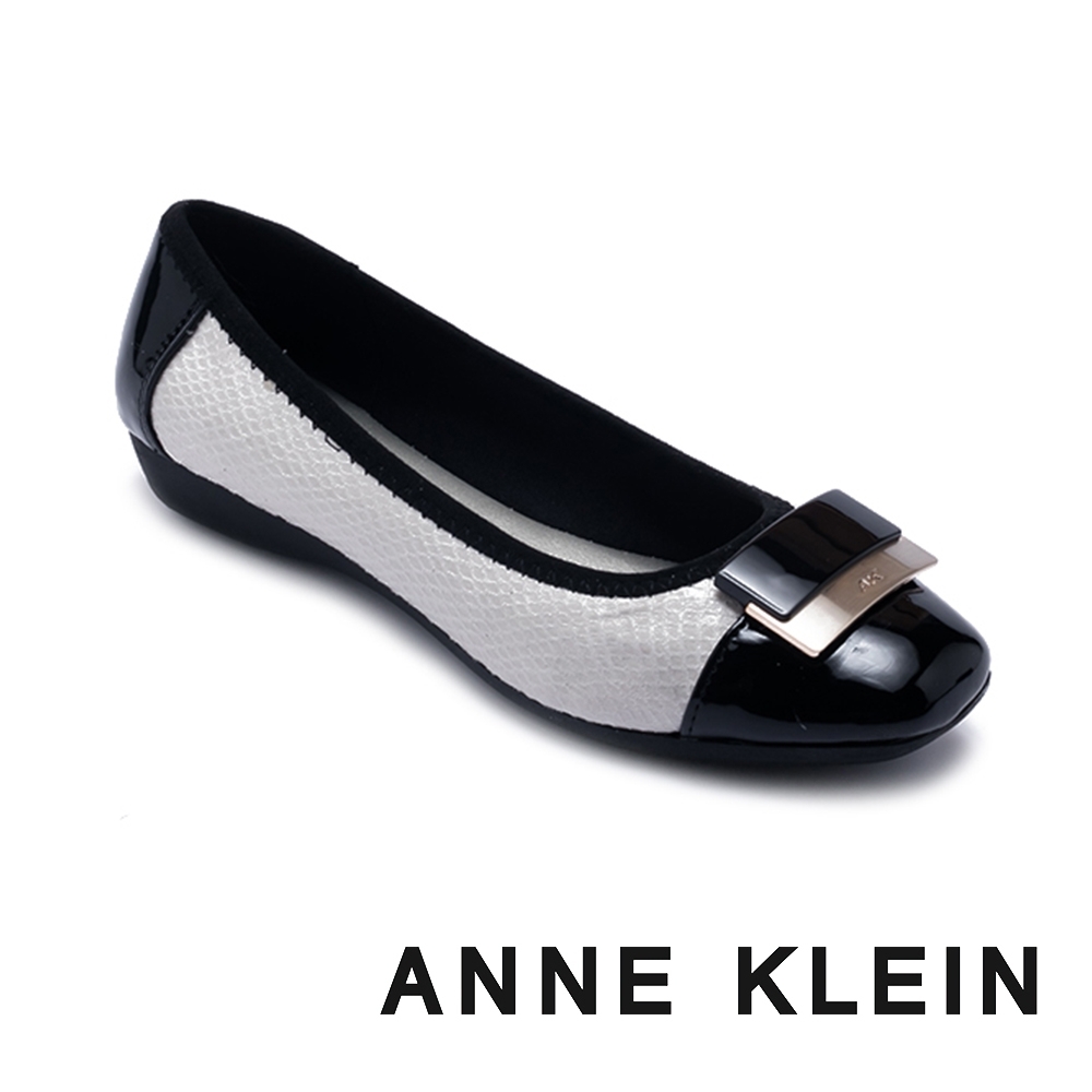 ANNE KLEIN-UNA2 氣質拼接 雙色金屬飾圓頭平底娃娃鞋-米色