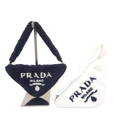 PRADA 經典品牌字母LOGO毛毛三角手提包/肩背包(黑白兩色任選)(均一價)