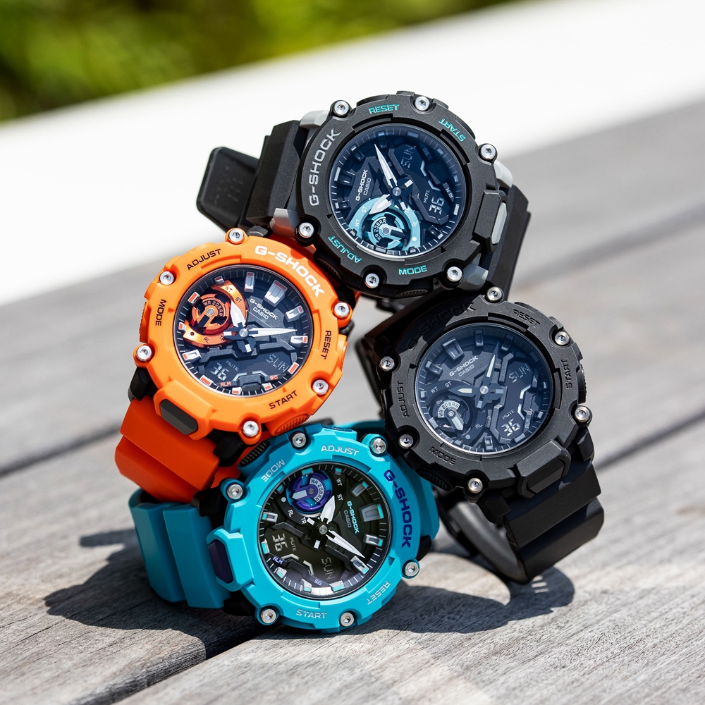 CASIO卡西歐G-SHOCK 戶外冒險碳核心防護構造黑x藍綠雙顯系列GA-2200M