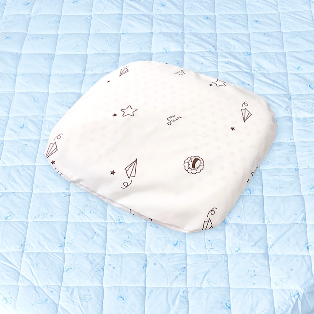 奶油獅-星空飛行-台灣製造-美國抗菌嬰兒圓枕換洗布套-米(一入)