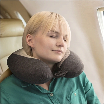 《TRAVELON》冷凝扣式護頸記憶枕(灰) | 午睡枕 飛機枕 旅行枕 護頸枕 U行枕