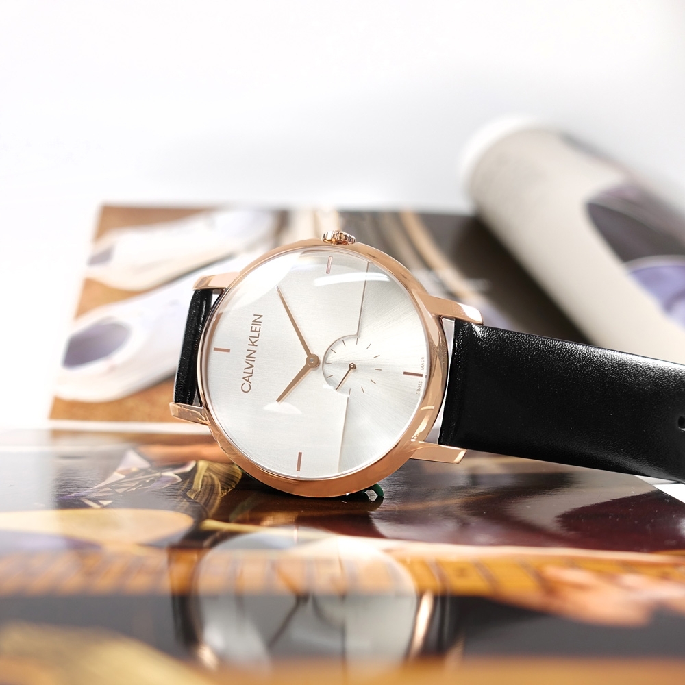 CK 都會時尚 獨立小秒針 皮革手錶-銀白x玫瑰金框x黑/43mm
