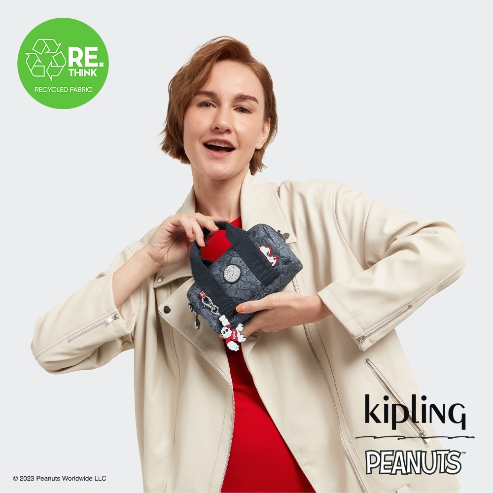 KIPLING x PEANUTS 丹寧圖騰輕巧圓筒手提肩背兩用包-BINA MINI