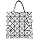 ISSEY MIYAKE 三宅一生 BAOBAO 白色亮面三角格6x6手提包 product thumbnail 1