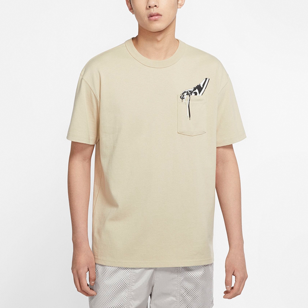 NIKE 上衣  短袖上衣 運動 男款 卡其 DV9724206 AS M J SNEAKER POCKET TEE