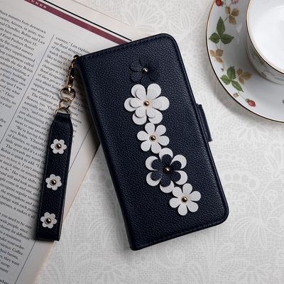 Aguchi 亞古奇 Apple iPhone 13 (6.1吋) 花語 鉚釘立體花朵手機皮套 頂級柔軟皮革 附皮質璀璨吊飾 - 湛藍