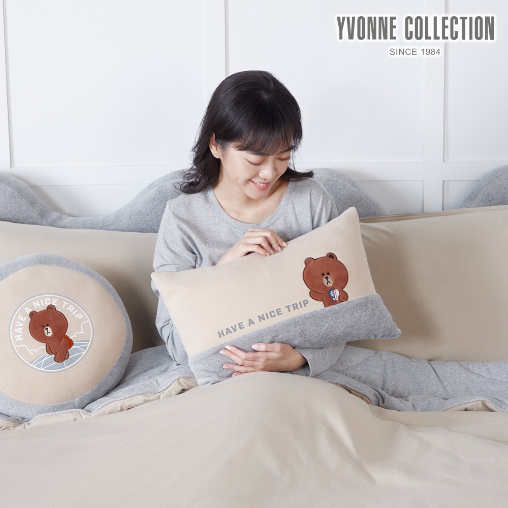 YVONNE 以旺傢飾 熊大旅行方形抱枕（30x45公分）-奶茶棕（LINE FRIENDS）