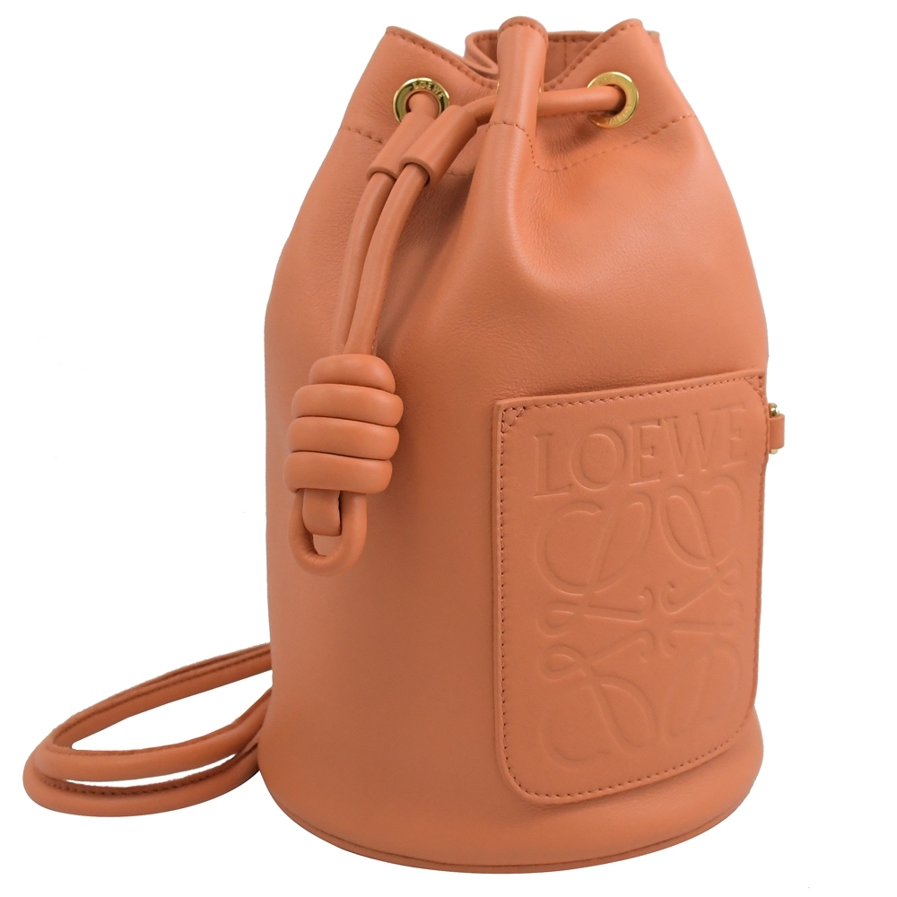 LOEWE SAILOR 烙印大LOGO質感素色調節式束口牛皮水桶背包(粉橘 小)