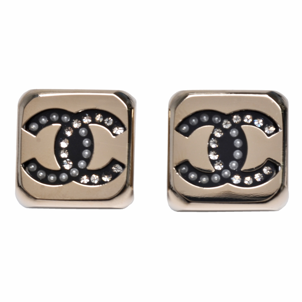 CHANEL 經典黑色雙C LOGO水鑽鑲飾正方造型穿式耳環(黑/金)