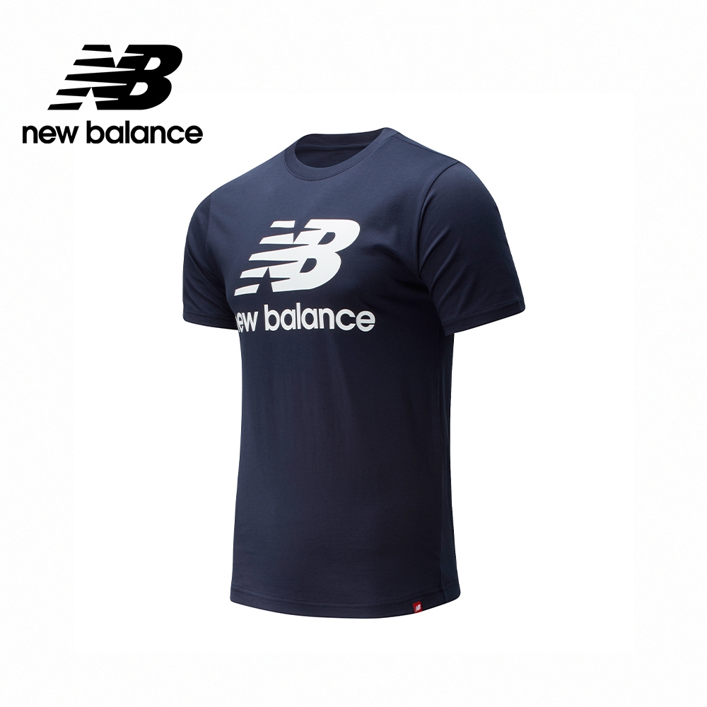 【New Balance】經典Logo短袖上衣_男性_深藍_AMT01575ECL