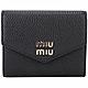 miu miu 字母荔紋小牛皮三折信封釦短夾(黑色) product thumbnail 1