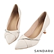 山打努SANDARU-跟鞋 水鑽斜線尖頭細跟中跟鞋-米 product thumbnail 1