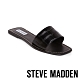 STEVE MADDEN-JELSA 名款時尚 鱷魚壓紋平底拖鞋-黑色 product thumbnail 1