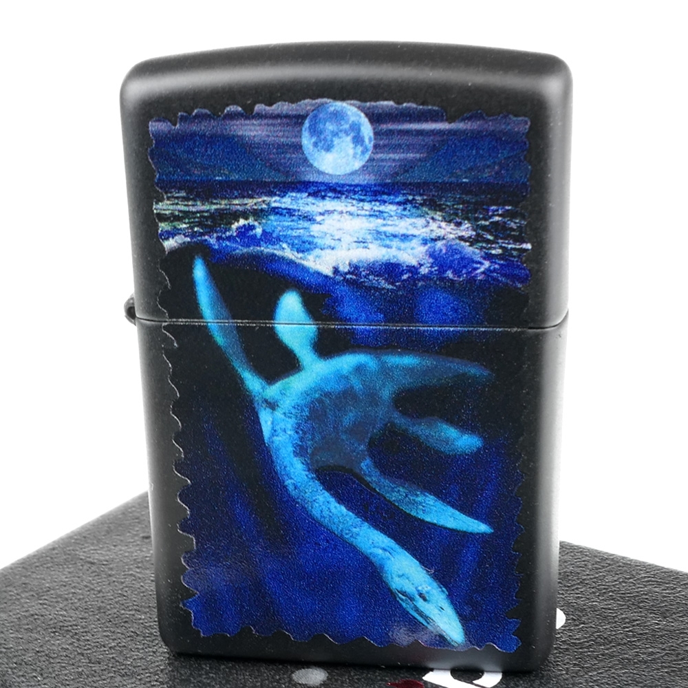 ZIPPO 美系~Black Light Loch Ness-尼斯湖水怪圖案設計打火機