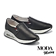 休閒鞋 MODA MODAY 率性雙色鬆緊全真皮厚底休閒鞋－黑 product thumbnail 1