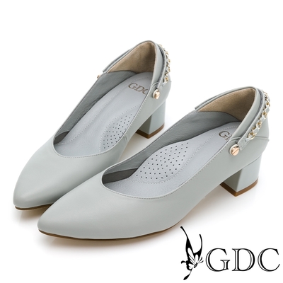 GDC-古典巴洛克歐風素色小香金鍊質感真皮舒適中跟尖頭包鞋-淺灰色