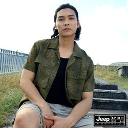 JEEP 男裝 簡約夏日印花短袖襯衫-深綠色