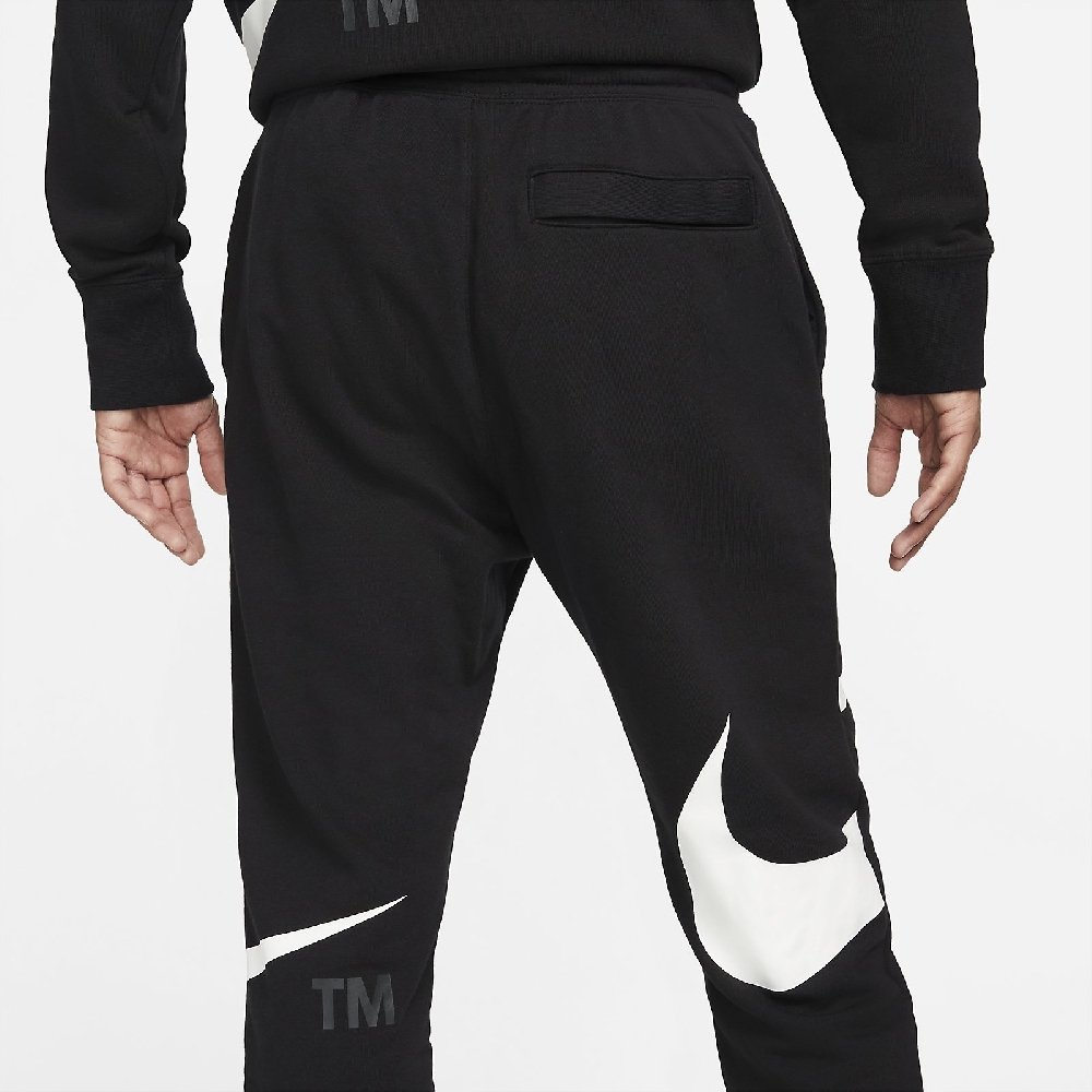 Nike 長褲NSW Swoosh Pants 男款運動休閒抽繩褲頭口袋窄管大勾黑白