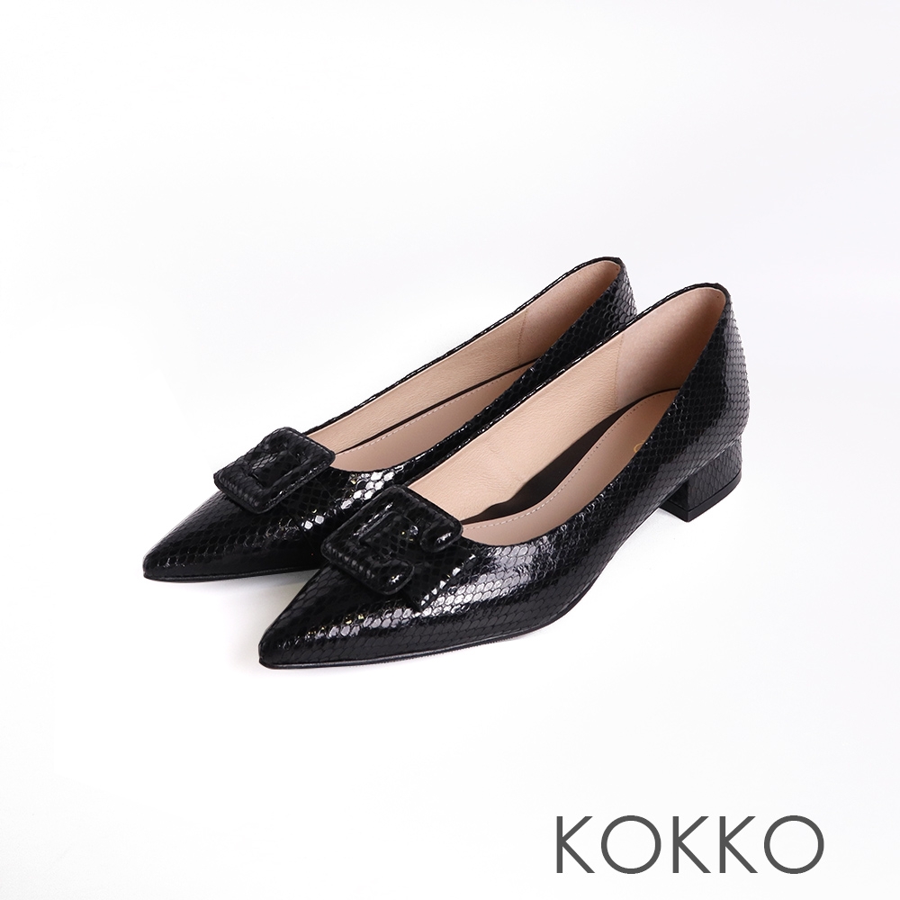 KOKKO經典霸氣同色大方釦鑲嵌蛇紋尖頭鞋黑色
