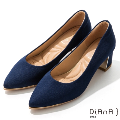 (換季出清美鞋) DIANA 5.5公分羅馬紋布金屬飾方尖頭粗跟鞋-細緻韻味 –海洋藍