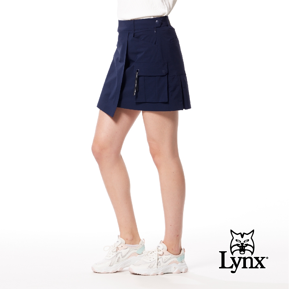 【Lynx Golf】首爾高桿風格！女款LOGO織帶剪接後腰斜開造型雙貼袋設計運動褲裙-丈青色