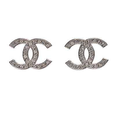 CHANEL 經典水鑽雙C LOGO造型耳環(銀色)