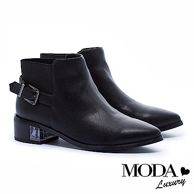 短靴 MODA Luxury 獨特異材質拼接側方釦帶造形尖頭粗跟短靴－黑