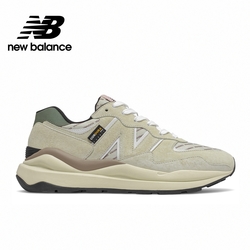 New Balance 中性復古運動鞋 卡其杏