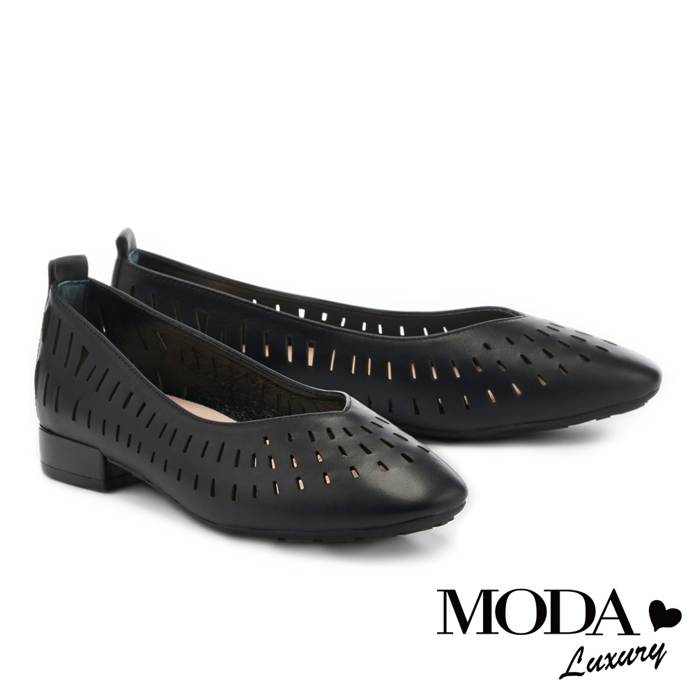 低跟鞋 MODA Luxury 氣質日常沖孔羊皮素色方圓頭低跟鞋－黑