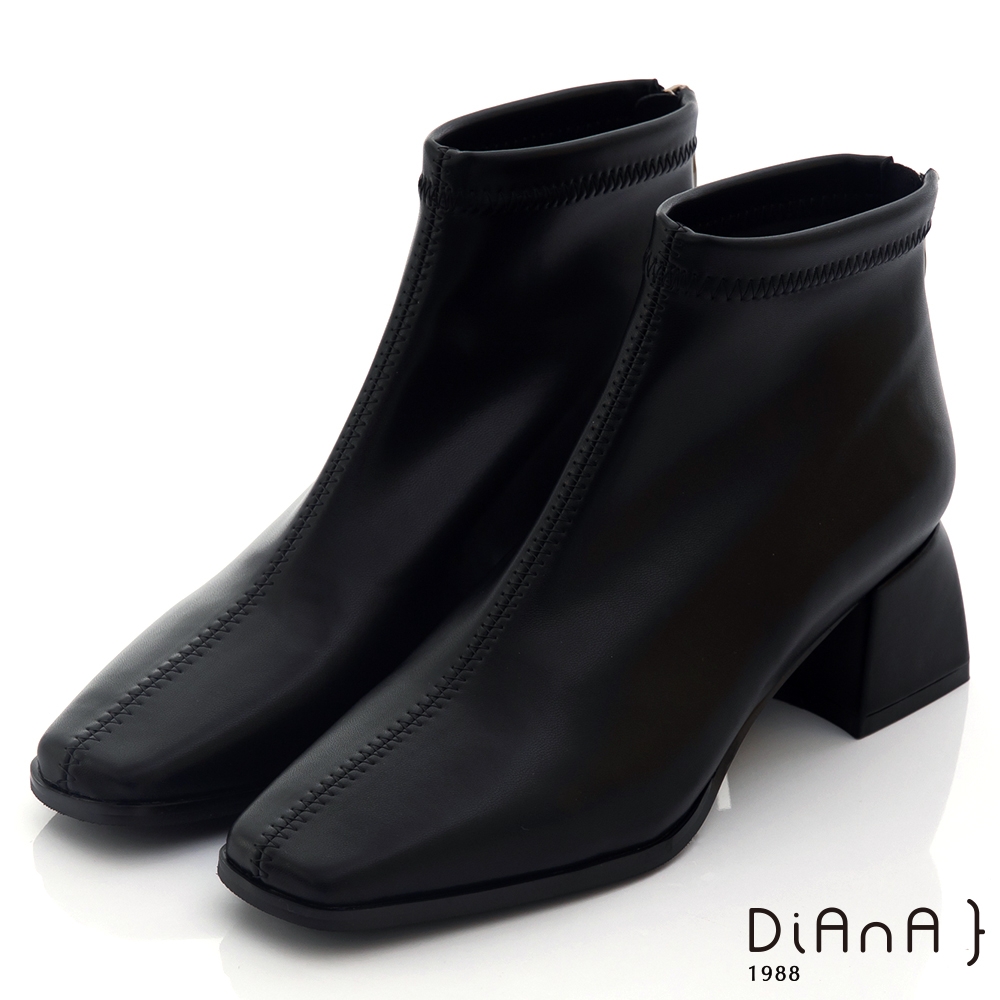 DIANA-5-5cm彈性羊紋皮細膩車縫時尚顯瘦方頭粗跟短靴-視覺饗宴-黑