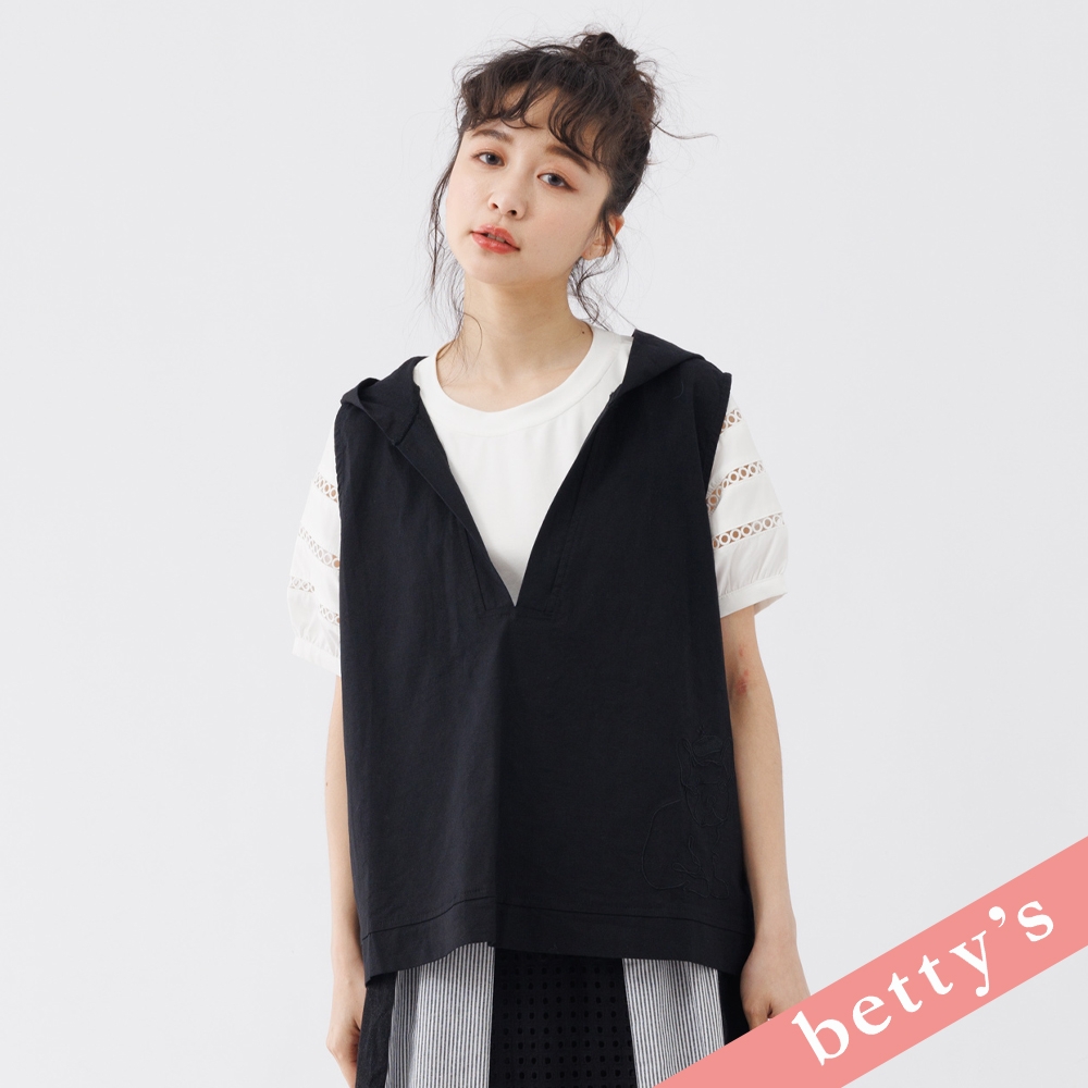 betty’s貝蒂思　刺繡法鬥寬版連帽無袖上衣(黑色)