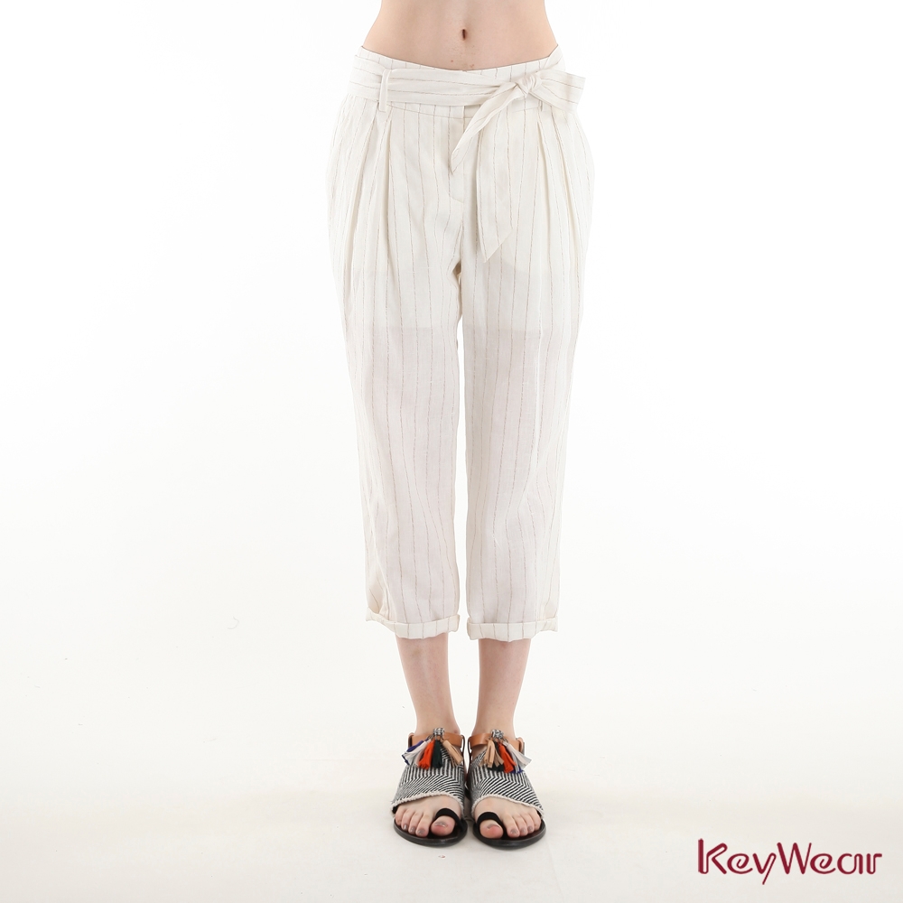 KeyWear奇威名品    裝飾腰帶條紋寬鬆七分褲-淺米色