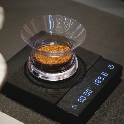 新版TIMEMORE泰摩黑鏡手沖咖啡大師LED觸控秤重計時電子秤 -黑 (可充電)(自動沖煮計時)(杯測計時)
