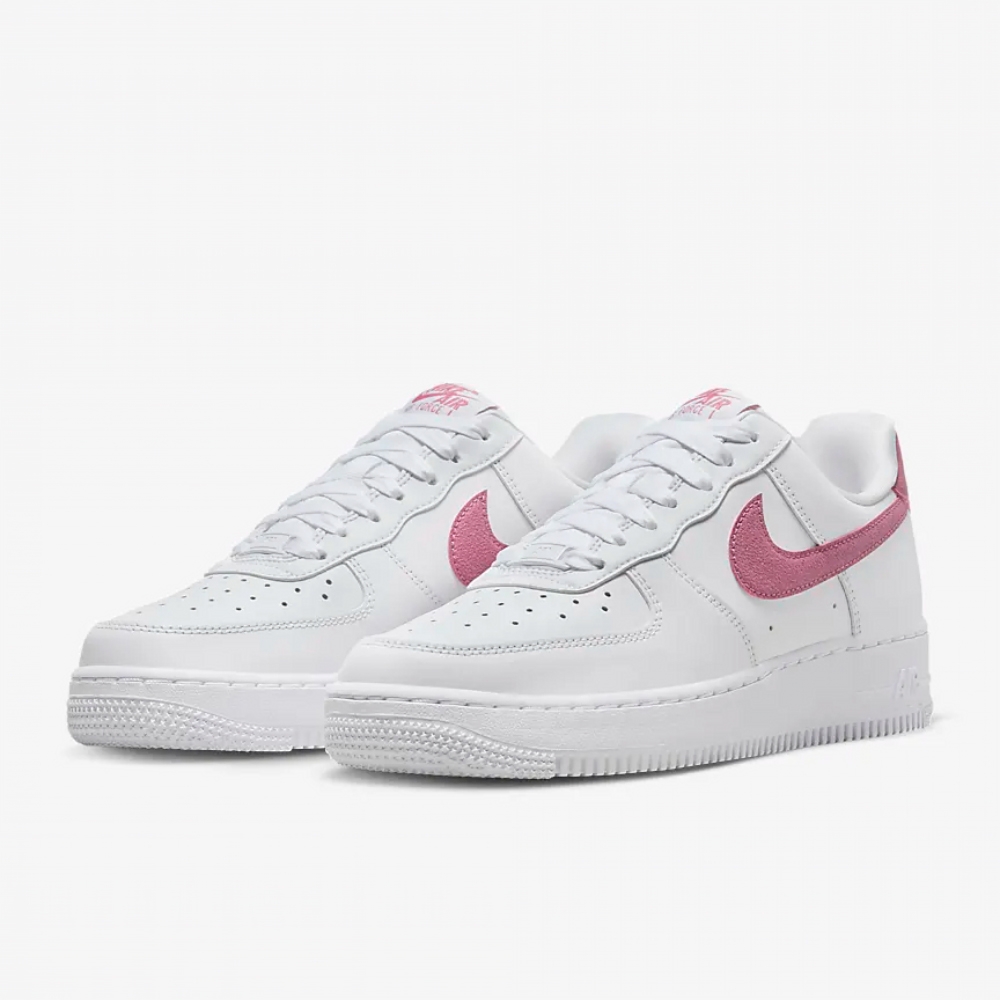 NIKE 耐吉 休閒鞋 運動鞋 AF1 皮革 女鞋 白粉 DQ7569-101 W AIR FORCE 1 07 ESS TRND