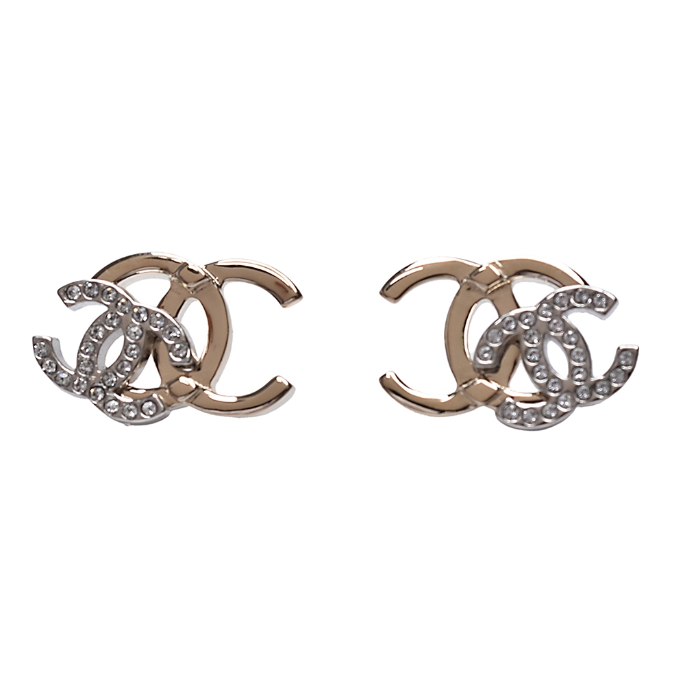 CHANEL 經典重疊雙C LOGO水鑽鑲飾穿式耳環(金色)