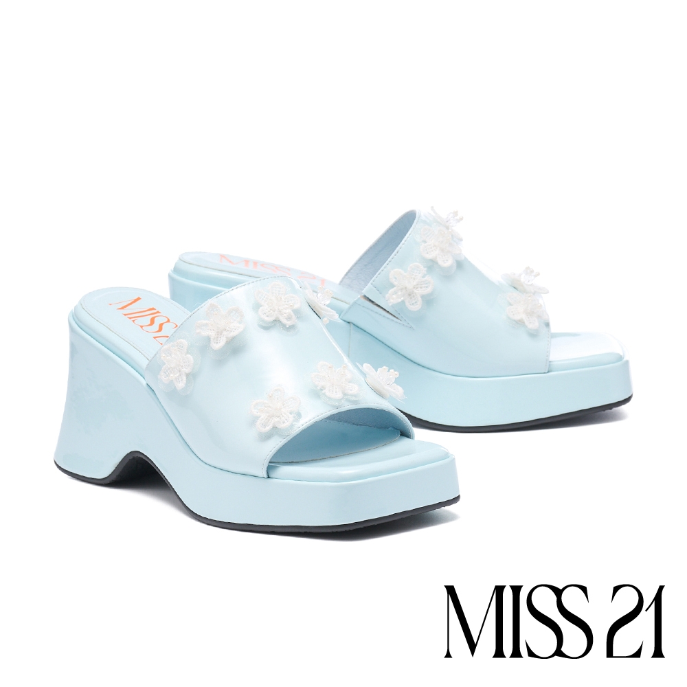 拖鞋 MISS 21 精緻系蕾絲小花牛軟漆皮水台方頭厚底拖鞋－藍