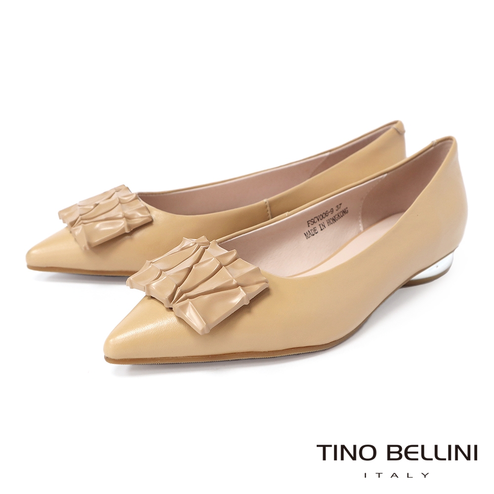 Tino Bellini 尖頭羊皮摩登方形飾釦平底鞋-駝