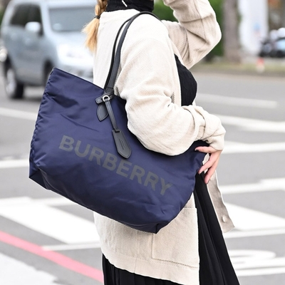 BURBERRY 巴寶莉 品牌logo尼龍拉鍊肩背購物包(深藍/中)