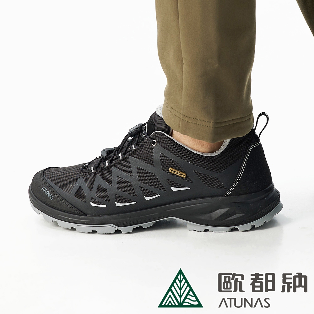 【ATUNAS 歐都納】男款防水透氣耐磨寬楦低筒健行鞋A1GCCC08N黑/休閒登山鞋