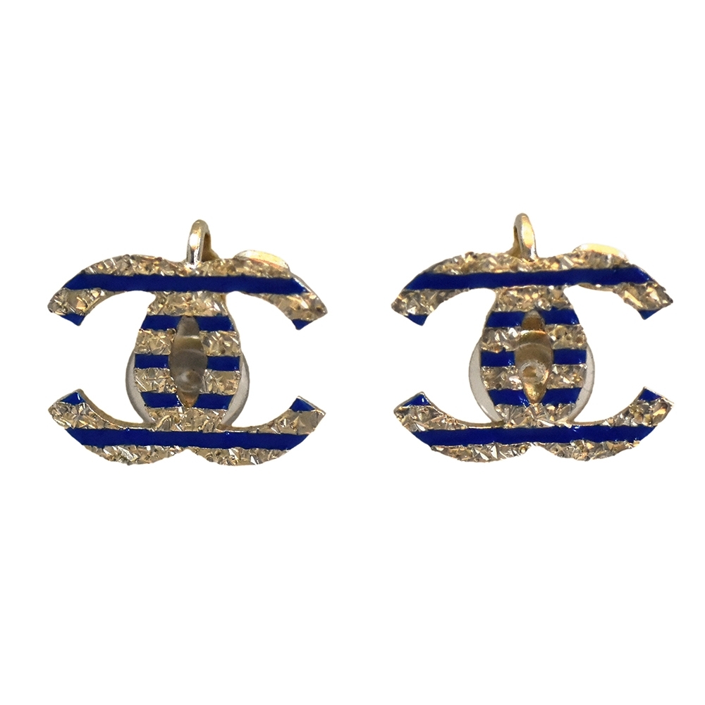 CHANEL 經典CC LOGO條紋刻紋相間造型夾式耳環(金色)