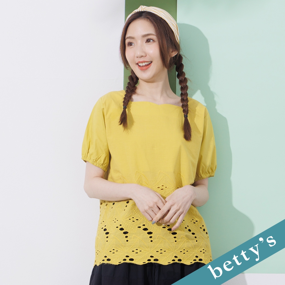 betty’s貝蒂思　方領下擺刺繡上衣(深黃)