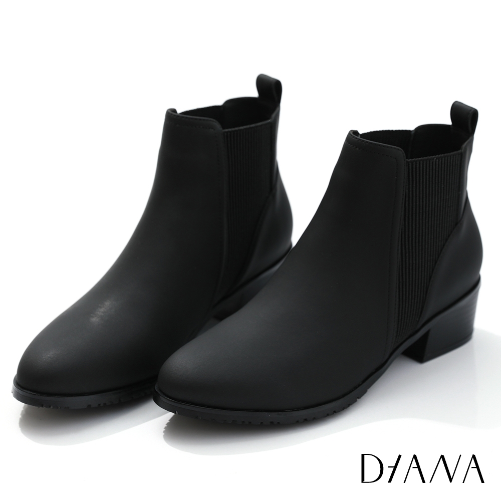 DIANA 雙色彈性布俐落拼接時尚短靴-率性美學-黑 product image 1