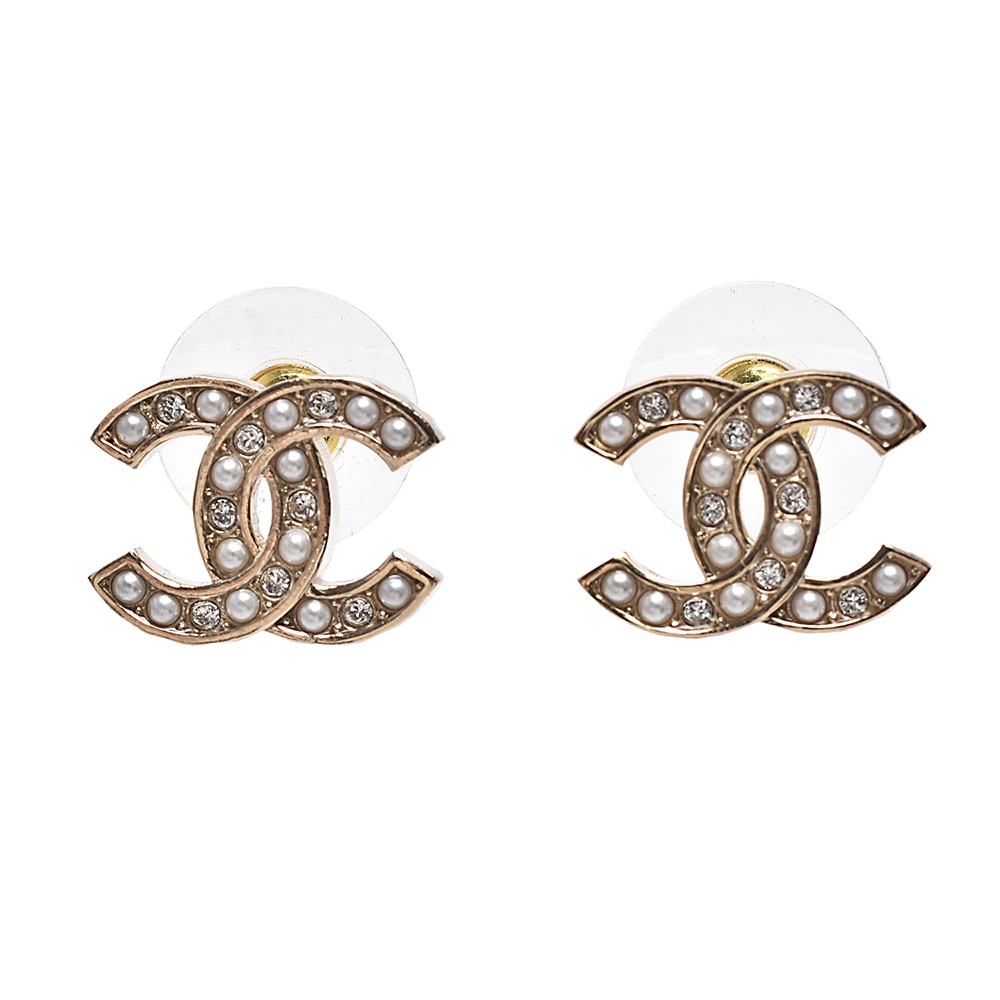 CHANEL 經典珍珠水鑽交錯雙C LOGO造型穿式耳環(金色)