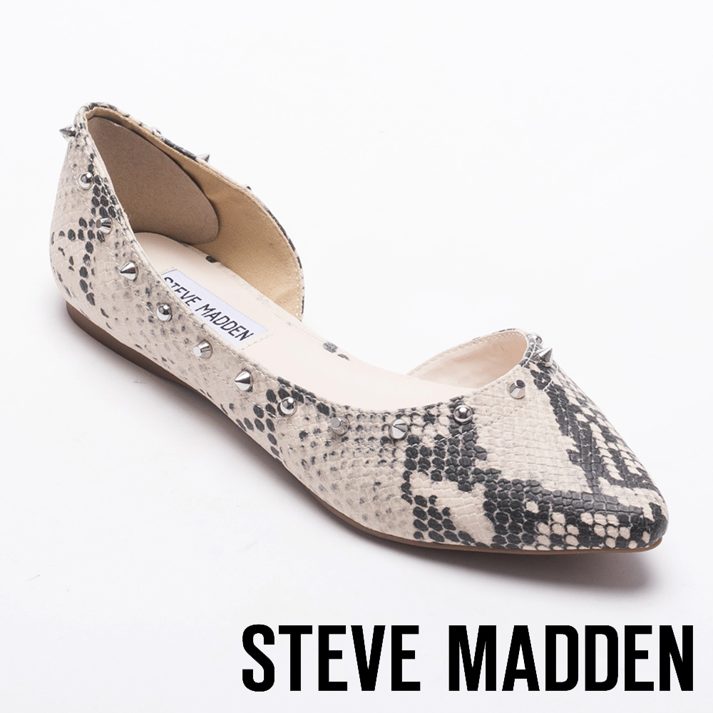 STEVE MADDEN-ESTER蛇紋鉚釘尖頭側空平底鞋-白色